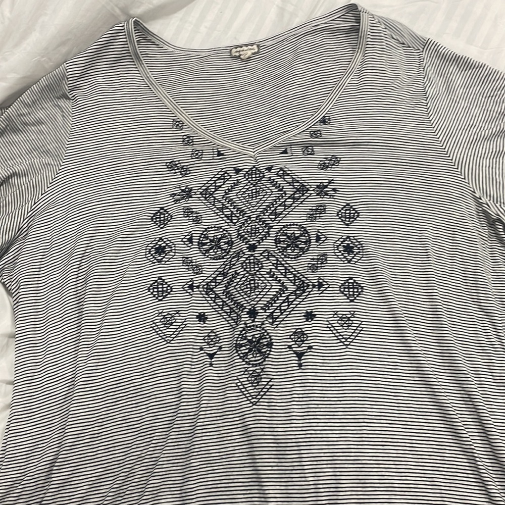Plus Size Top - Picture 2 of 2